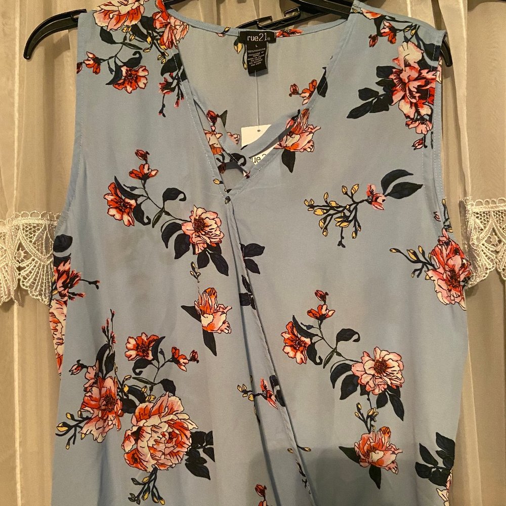 Sleeveless Flower Pattern Blouse